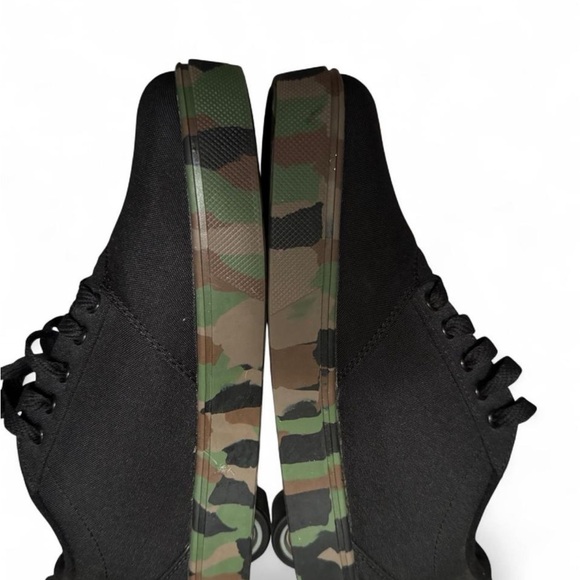 Heelys Black Sneakers with Green Camouflage and wheels - Picture 6 of 8